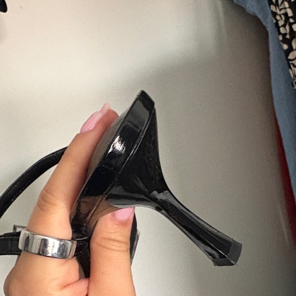 Elegant Black Strappy Heels - Picture 6 of 8